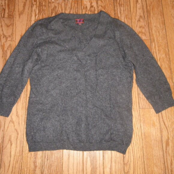 Women's 100% Cashmere V-Neck Sweater - Picture 1 of 2
